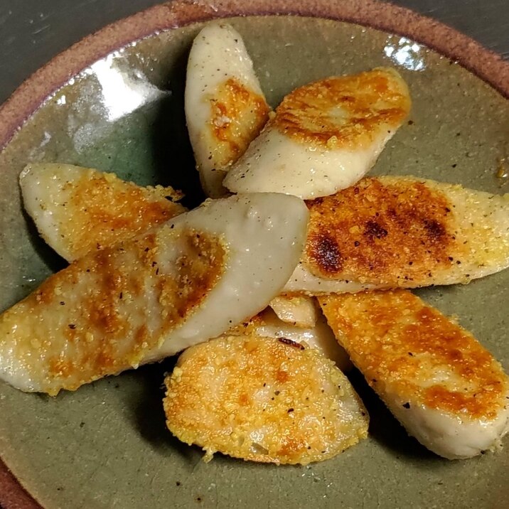 魚肉ソーセージのパルメザンチーズ焼き